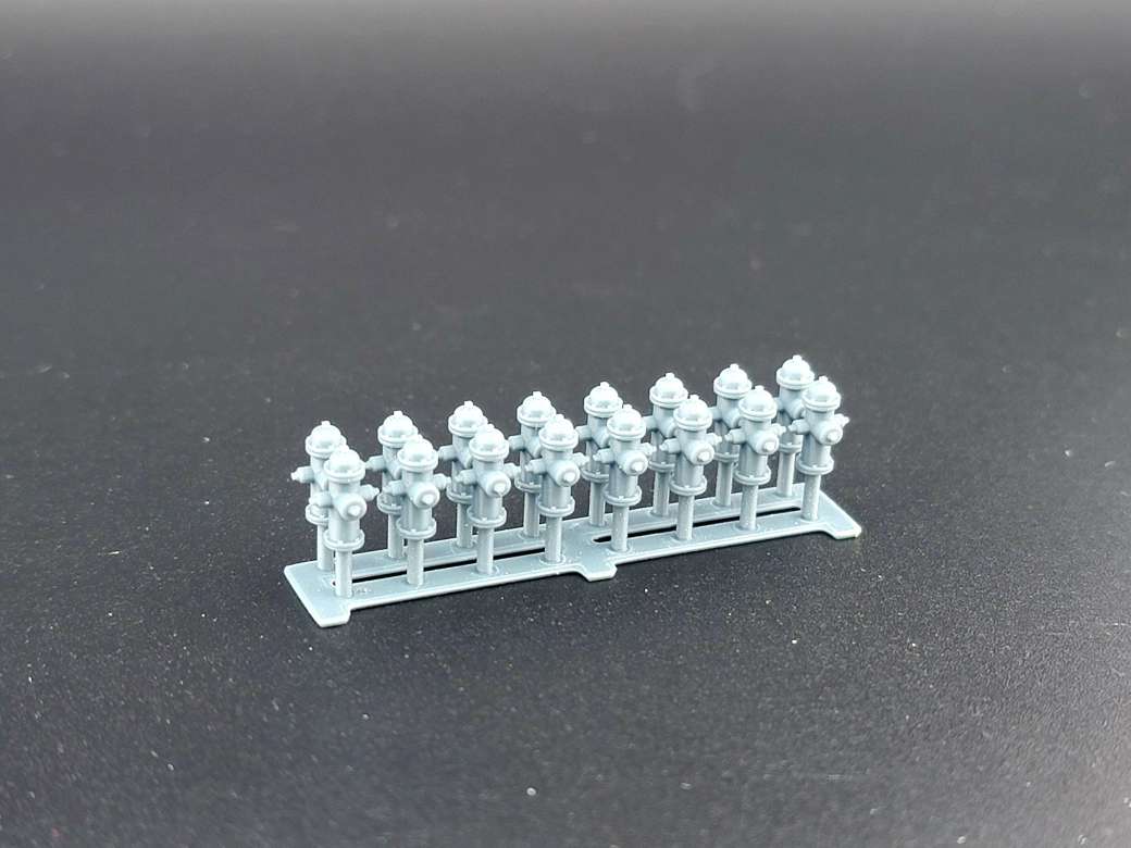 35028 Fire Hydrants - 16 Pcs - HO Scale