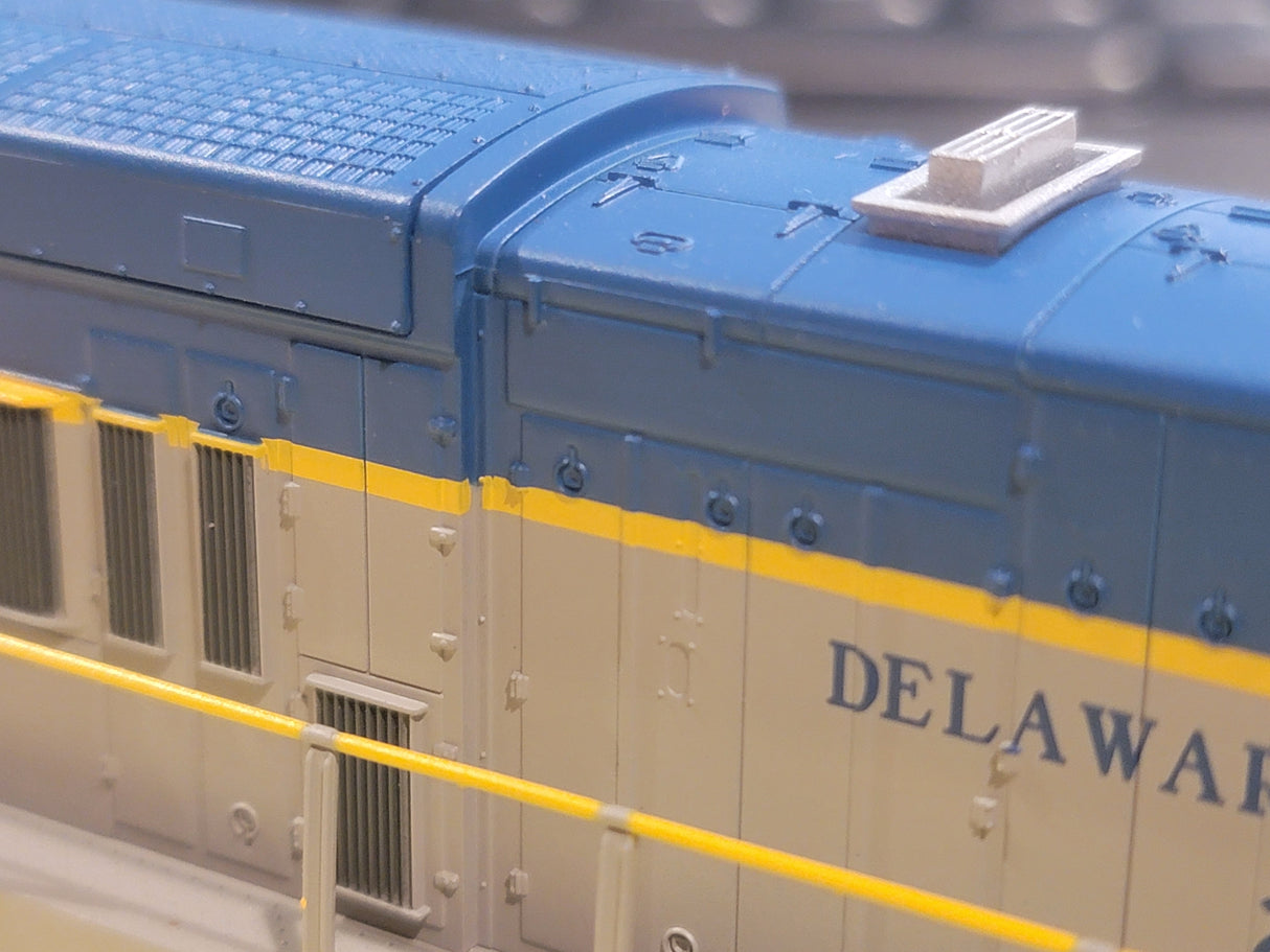 Early GE radiator/carbody cowling to upgrade phases