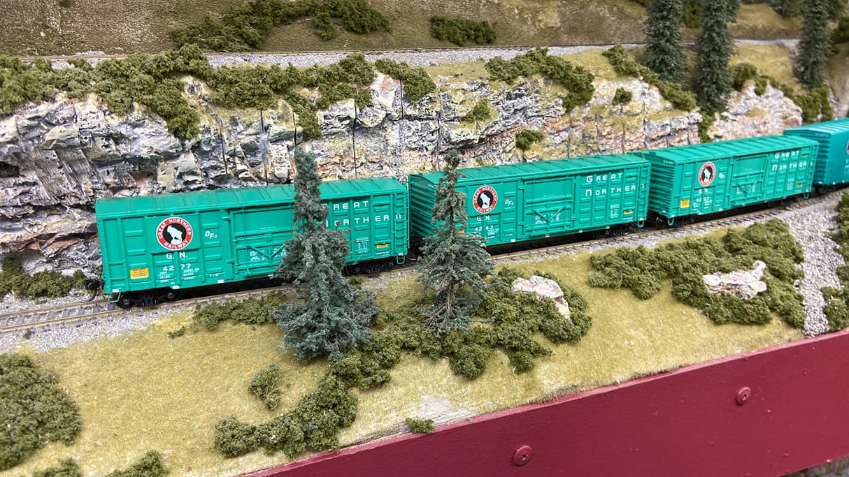32057 Great Northern 40ft Rebuilt Waffle Boxcar