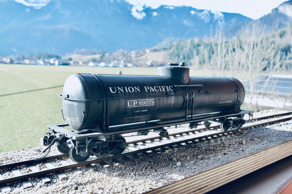52001 Union Pacific O-50-6 Tank Car - O Scale