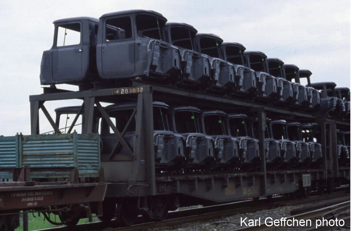 F-495 – Norfolk & Western F-20 53′ Flatcars w/racks for Mack Cab loading