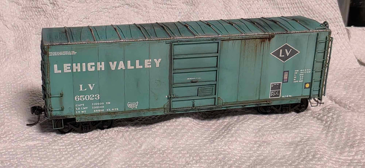32027 Lehigh Valley USRE 40ft Boxcar PS-1 Version w/SR Roof