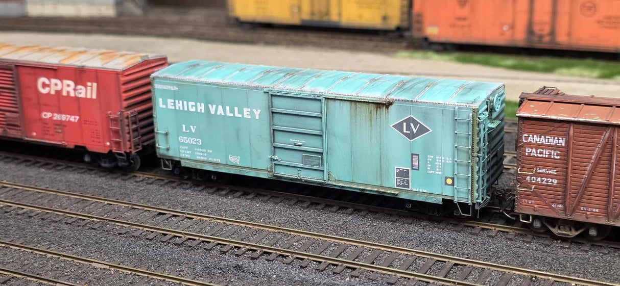 32027 Lehigh Valley USRE 40ft Boxcar PS-1 Version w/SR Roof