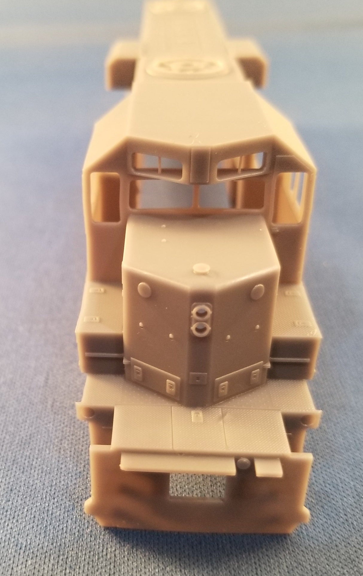 HL-43 - Paducah Shops Rebuilt GP-11 48" Fan Locomotive Shell Kit