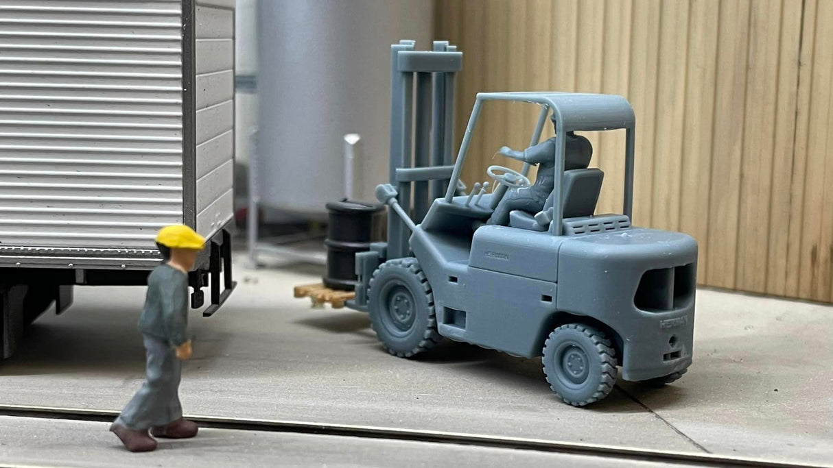 HO Scale 1970's Medium Duty forklift and Figure - See Description for SALE!