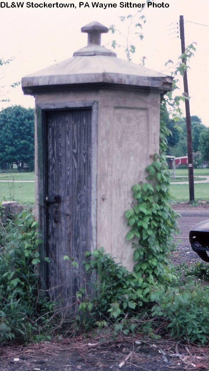 87-SJ6 Lehigh Valley Concrete Phone Booth HO Scale