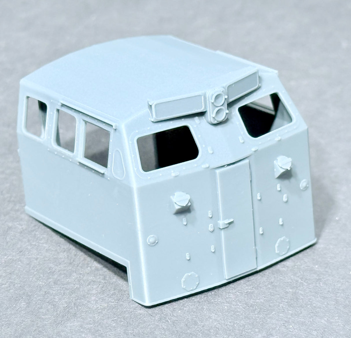 611215 HO Scale GE  BQ23-7 Quarters Cab Version IV