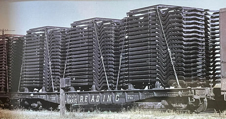 Reading FMk Flatcar with autoframe rack (Empty)